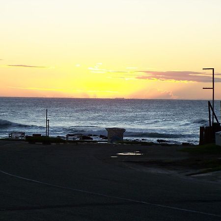 Breeze Inn Guesthouse Kiddʼs Beach エクステリア 写真