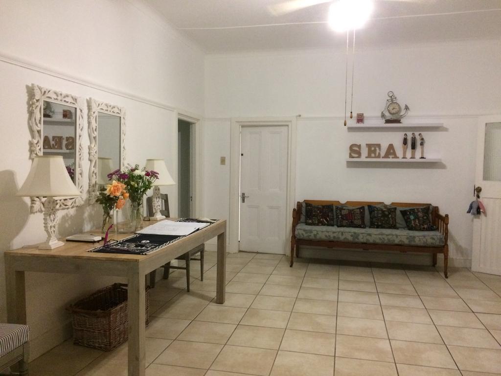 Breeze Inn Guesthouse Kiddʼs Beach エクステリア 写真